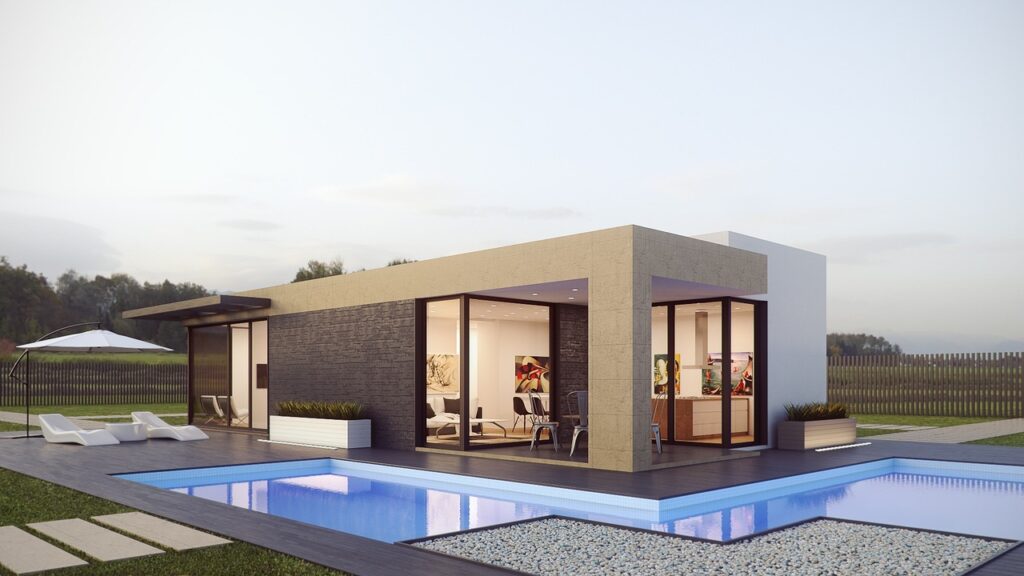 Façade d'une villa moderne à vendre à Marrakech avec piscine et jardin sous un ciel bleu